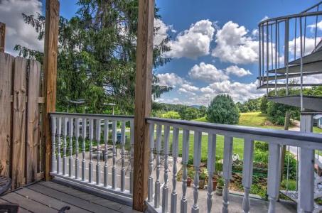 Blue Mountain Mist Country Inn - 81