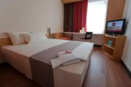 Ibis Sofia Airport - 37