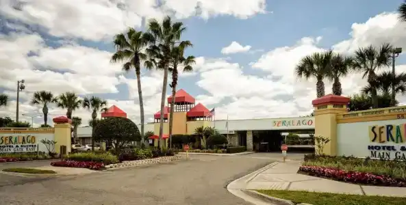 Seralago & Suites Main Gate East - 40