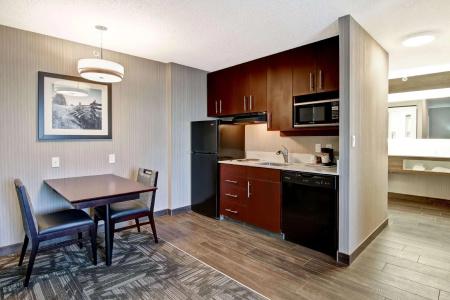 Hampton Inn & Suites by Hilton-Airport - 69