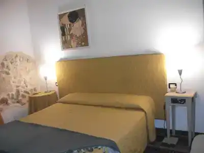 Lakkios charming suites and rooms - 4