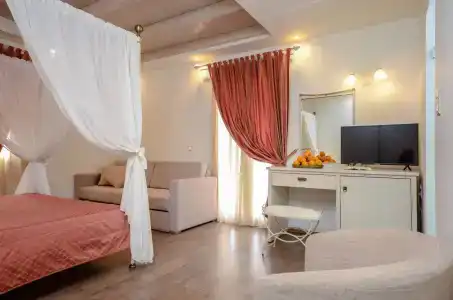 Aeolis Boutique - 114