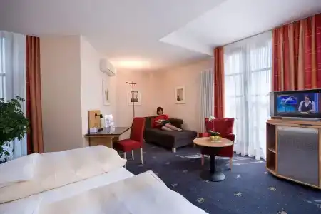 Theresientor - 6