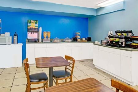 TraveSuites by Wyndham East Gate Orange - 19