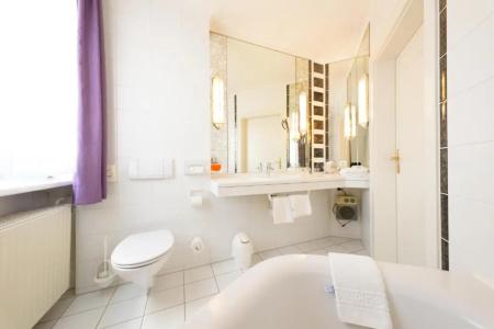 Bayerischer Hof - 76