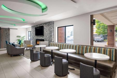 La Quinta Inn by Wyndham Indianapolis Airport Executive Dr - 13