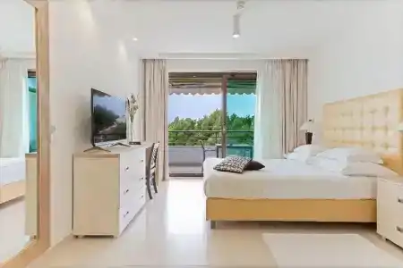 The Residence - 281