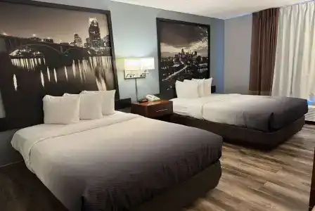 Super 8 by Wyndham/Airport - 2