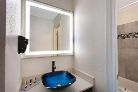 Baymont by Wyndham Charlotte University - 14