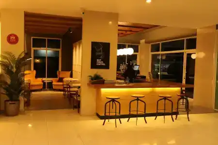 The Royal Bee Aparthotel - 14