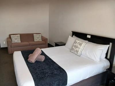 Palm City Motor Inn - 125