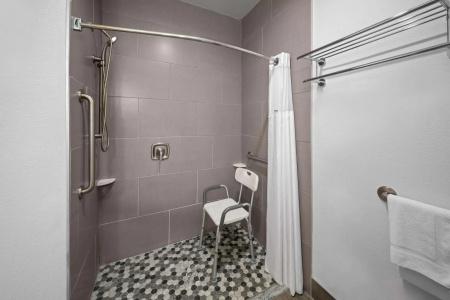 Days Inn & Suites by Wyndham Medical Center - 8
