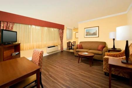 Park Lane Suites & Inn - 97