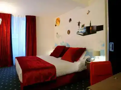Hôtel du Triangle d'Or - 50