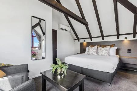 Knights Inn - 80