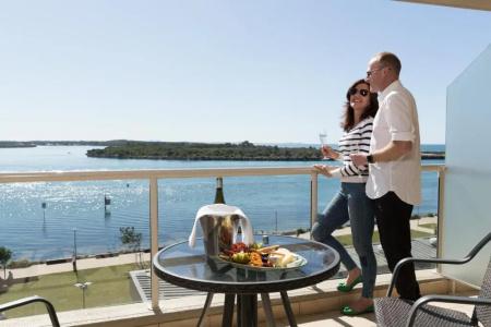 Rydges - 37