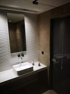 Zoes & Suites - 109