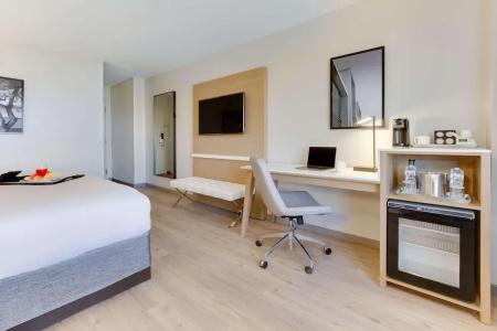 Radisson Phoenix Airport - 39