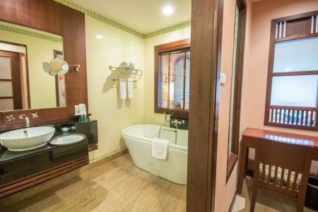 Grand Pacific Sovereign Resort & Spa - 8