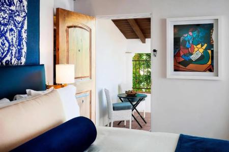 Triada, Autograph Collection - 66