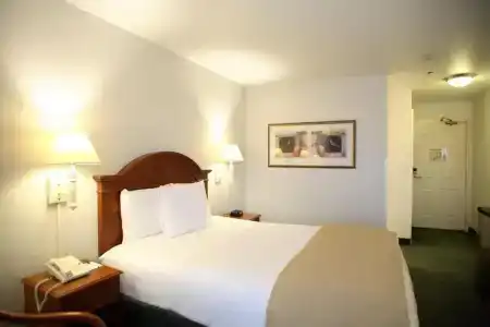 Baymont INN & Suites by Wyndham - 32