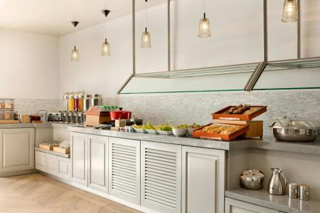 DoubleTree by Hilton Airport - 21