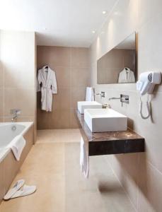 Amphora & Suites - 42