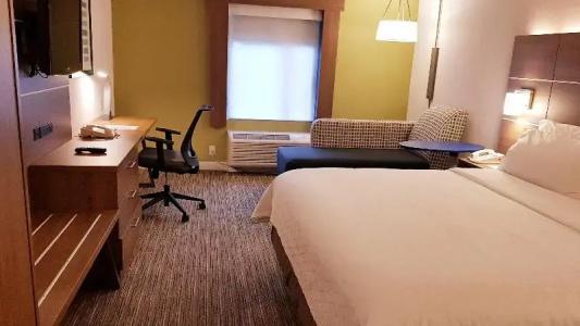 Holiday Inn Express and Suites, an IHG - 99