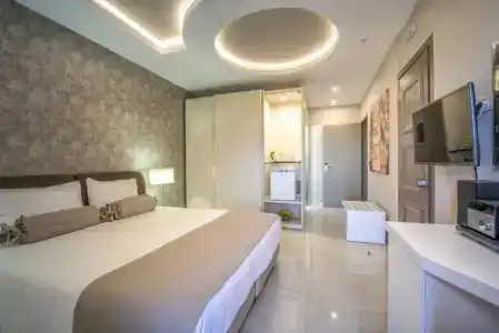 Koukounaria & Suites - 85