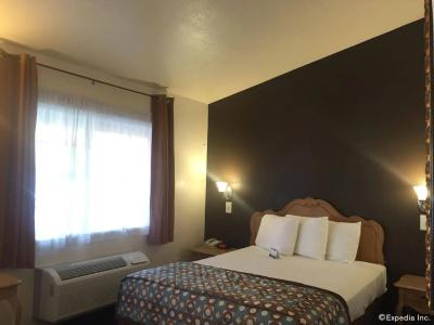 Anaheim Discovery Inn and Suites - 6