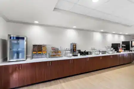 Comfort Suites Austin Airport - 10