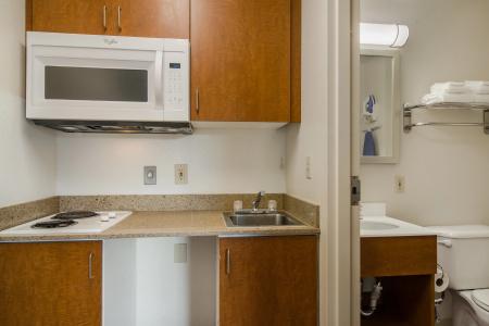 HomeTowne Studios by Red Roof Denver - Glendale/ Cherry Creek - 13