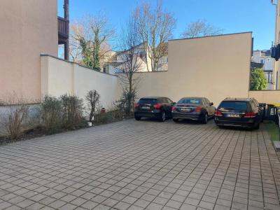 Emiliana am Bahnhof - 2