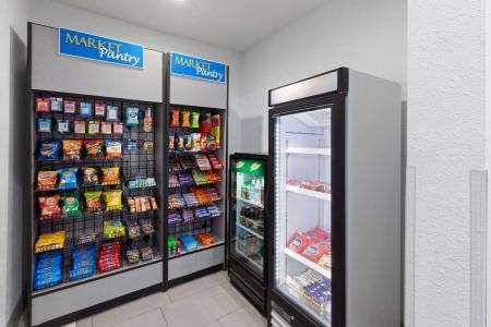 Days Inn & Suites by Wyndham Medical Center - 10