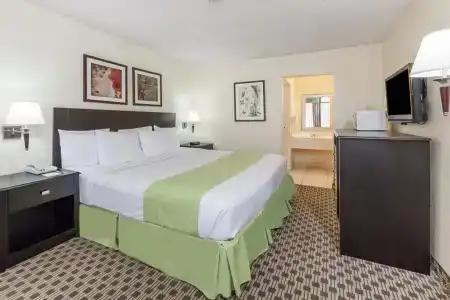 Days Inn By Wyndham Grapevine Dfw Airport North - 8
