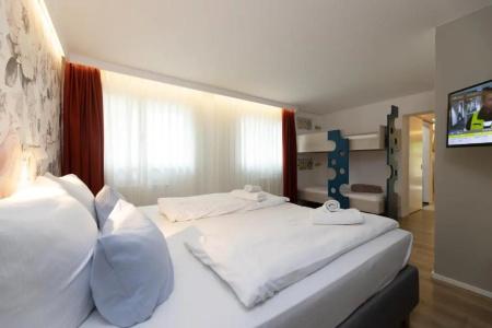 Little Suite - 54
