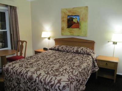 Knights Inn Ontario - 41