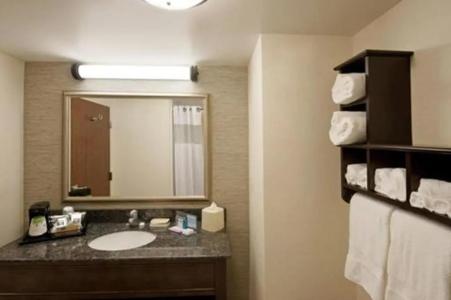 Hampton Inn & Suites - 36