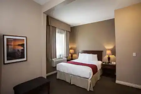 Days Inn & Suites by Wyndham - 26