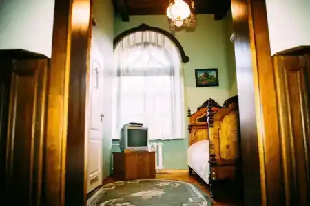 Antique House - 0
