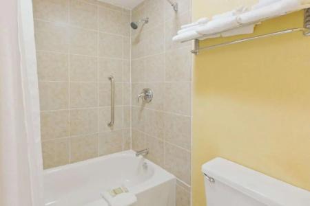 Rodeway Inn - 28