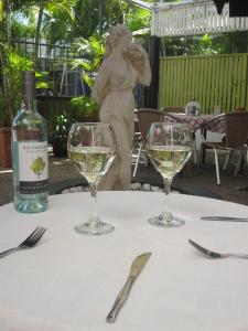 Cosmopolitan & Serviced Apartments - 24