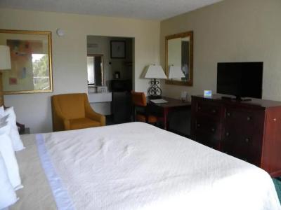 Days Inn by Wyndham Speedway - 26