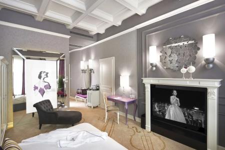 Aria Budapest by Library Collection - 76