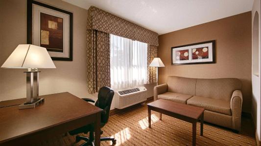 Best Western Plus Inn & Suites - 40
