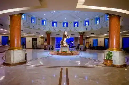 Titanic Palace - Families and Couples only - 24