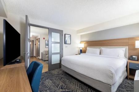 Holiday Inn & Suites, an IHG - 24