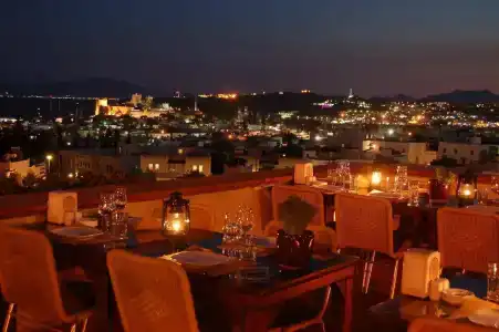 El Vino & Suites - 19