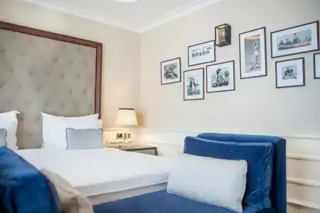Boutique La Roche - 0