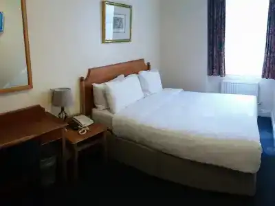 Victor - London Victoria - 2